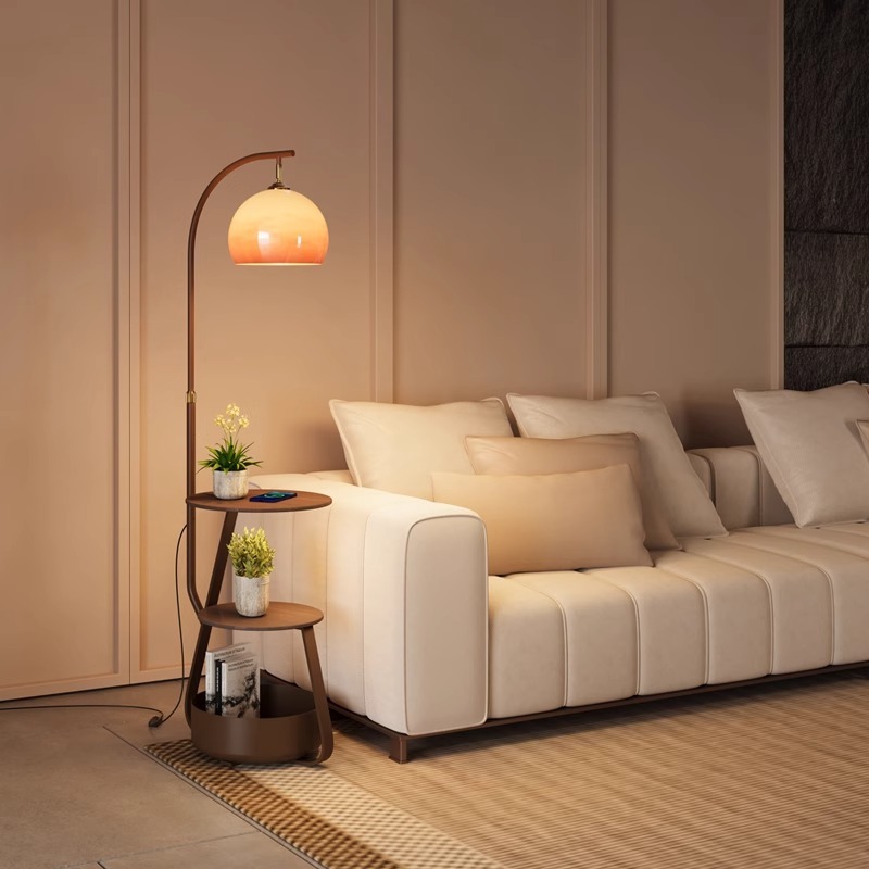 Lámpara de pie, mesita de noch - Sofas reseña y precio